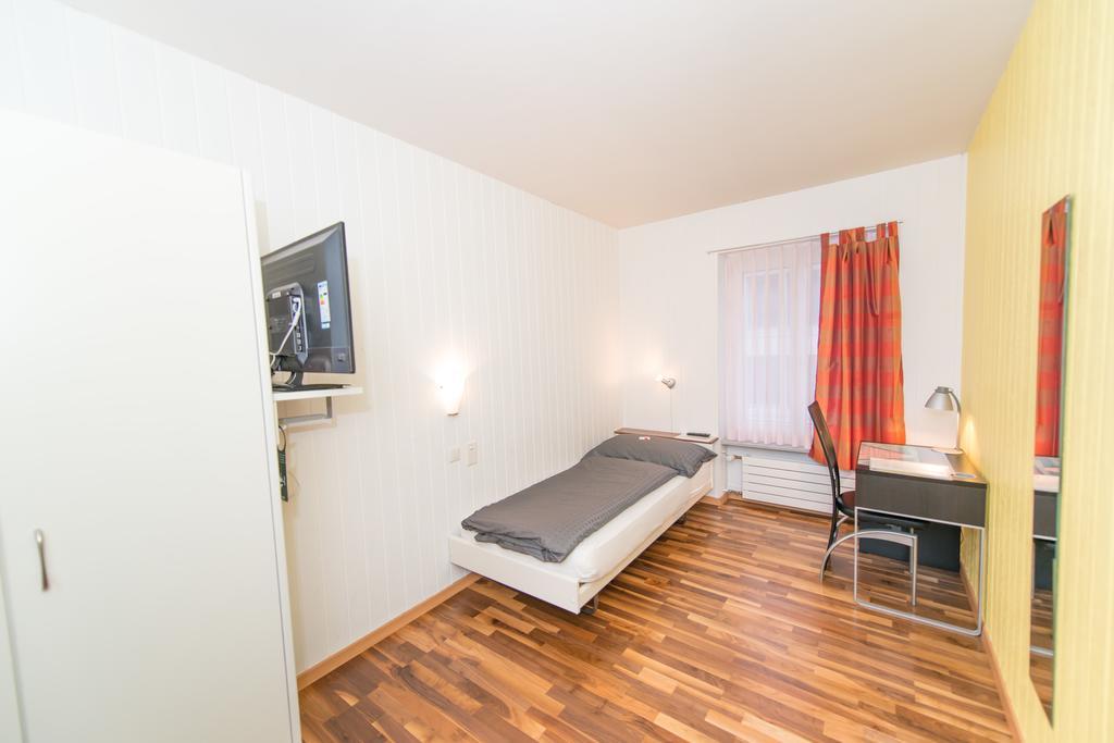 Hotel Rotes Haus Brugg  Rom bilde